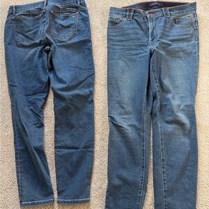 Tommy Hilfiger
Women's TH Flex Waverly Skinny Jeans 2 pair. Used.